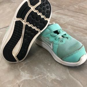 Nike aqua sneakers